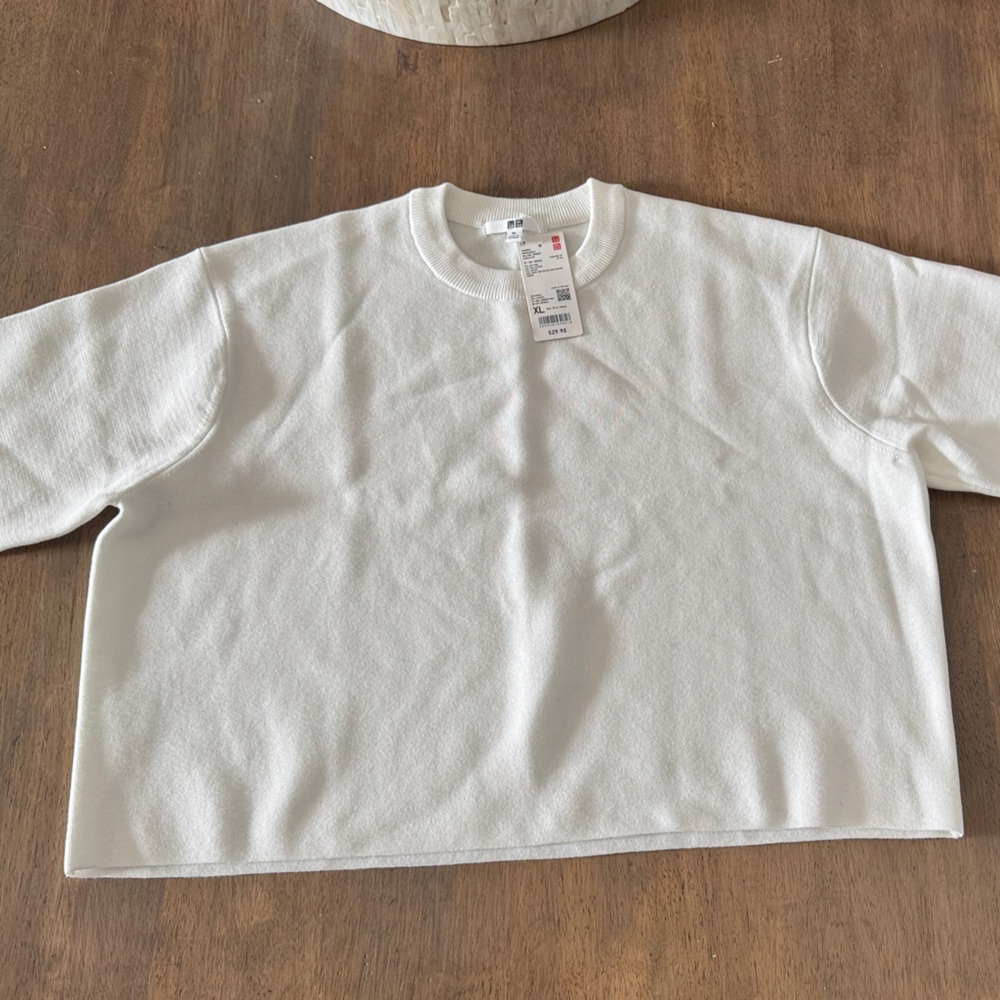 Uniqlo Women's White Short Sleeve Crew Neck Sweater
